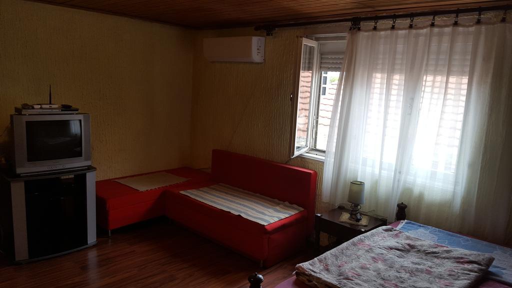 Apartmani Emil Podgoriţa Exterior foto